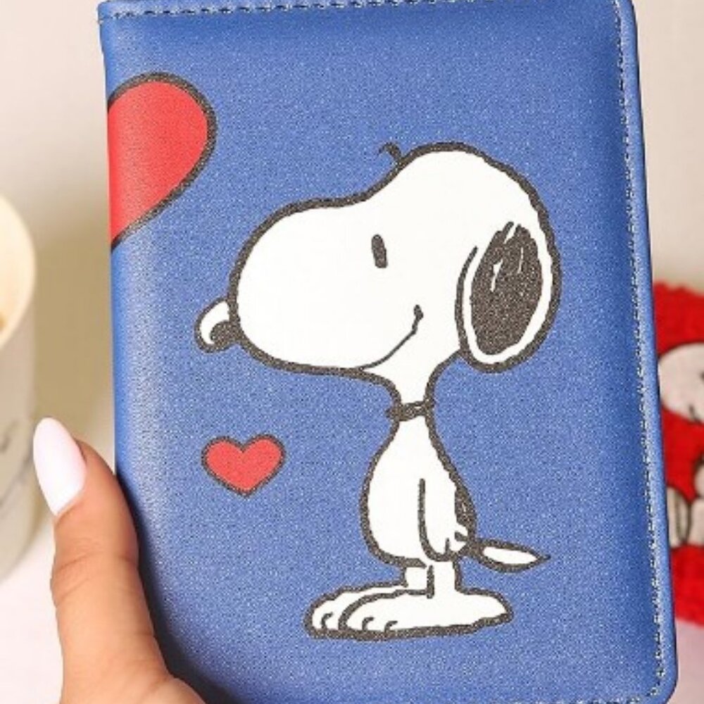 Peanuts Snoopy Passport Holder